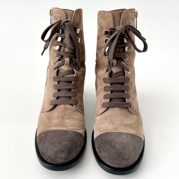 CHANEL | CC Cap Toe Suede Lace Up Short Ankle Boots Block Heel Beige EU 39.5 - Picture 6 of 16